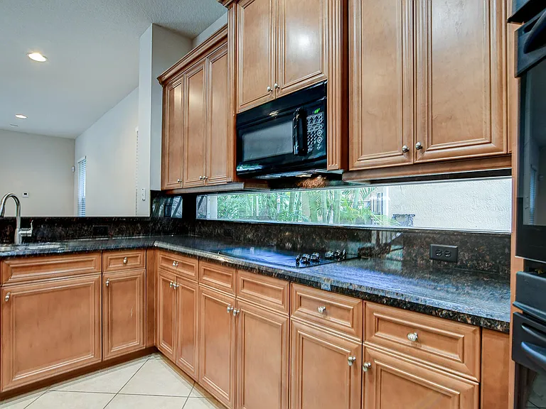 670 Edgebrook Ln — Photo 8