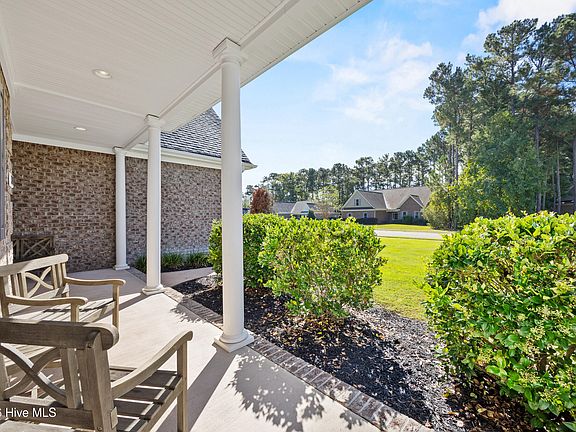 4th image of 323 Crown Pointe Drive