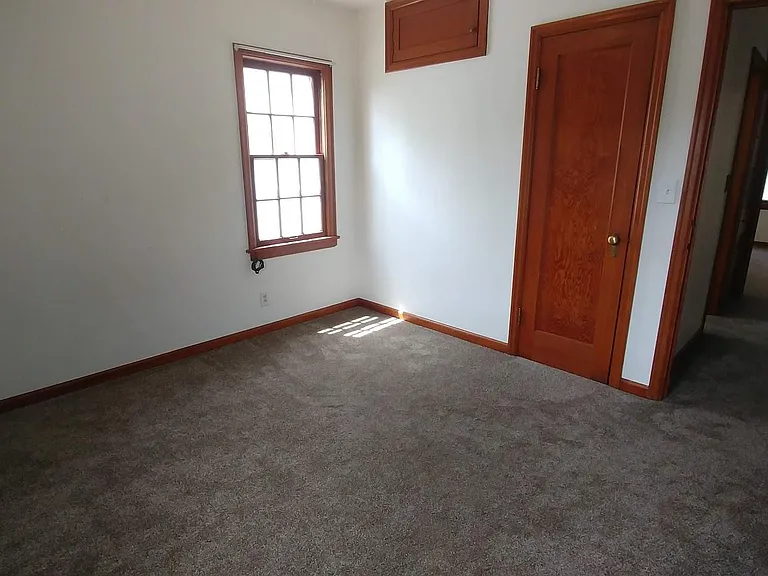 460 SW State St — Photo 7