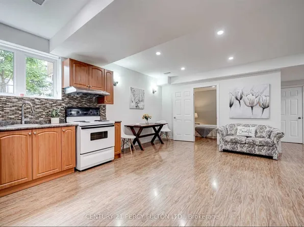 2359 Pilgrim Sq #Basement, Oshawa, ON L1L 0C2