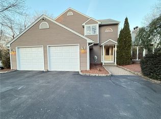 29 Rollingwood Dr, Johnston, RI 02919