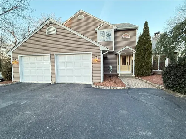 29 Rollingwood Dr, Johnston, RI 02919