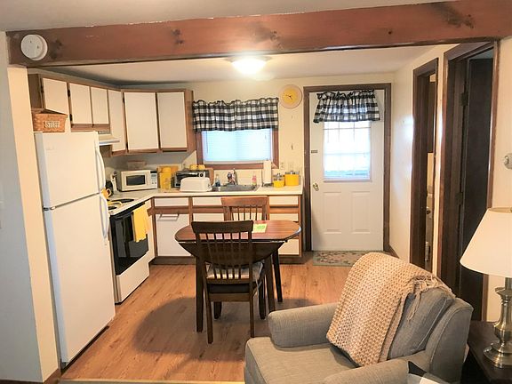 Livingroom into Kitchen