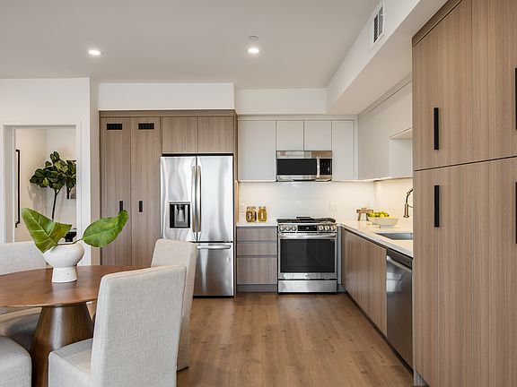 4th image of 1557 S Orange Grove Ave #205