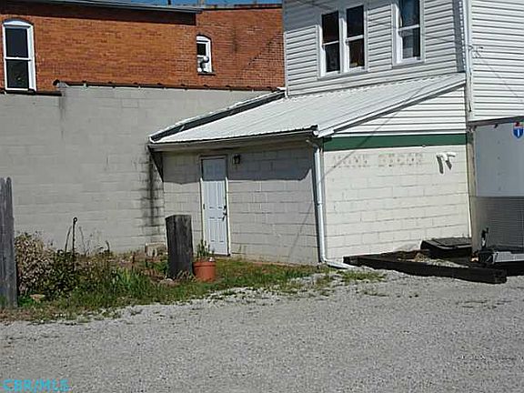 4th image of 667 E Center St