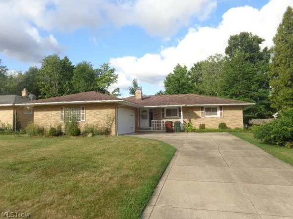 7270 Lakeview Dr, Parma, OH 44129
