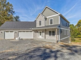 213 Greenview Dr, Morgantown, WV 26508