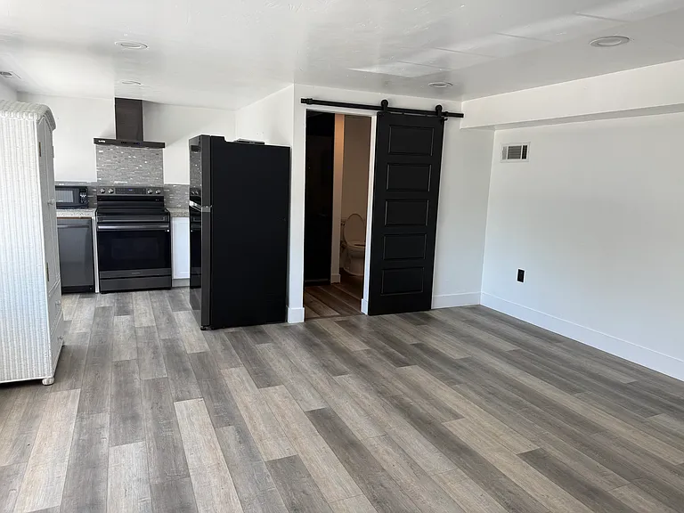 4105 N Adams St #101 — Photo 1