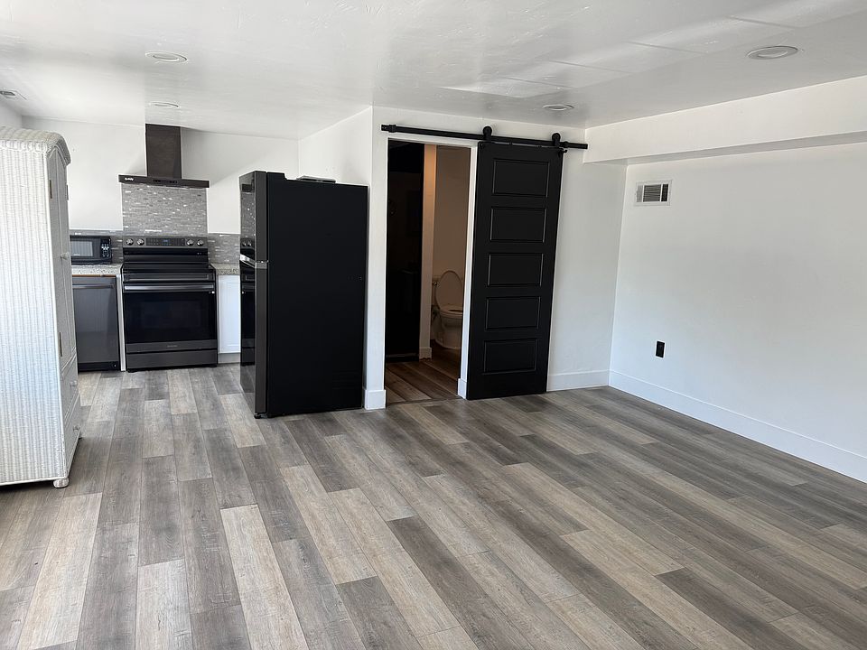 1st image of 4105 N Adams St #101