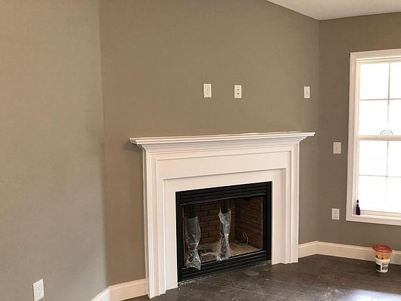 3rd image of 105 Mountain View Dr