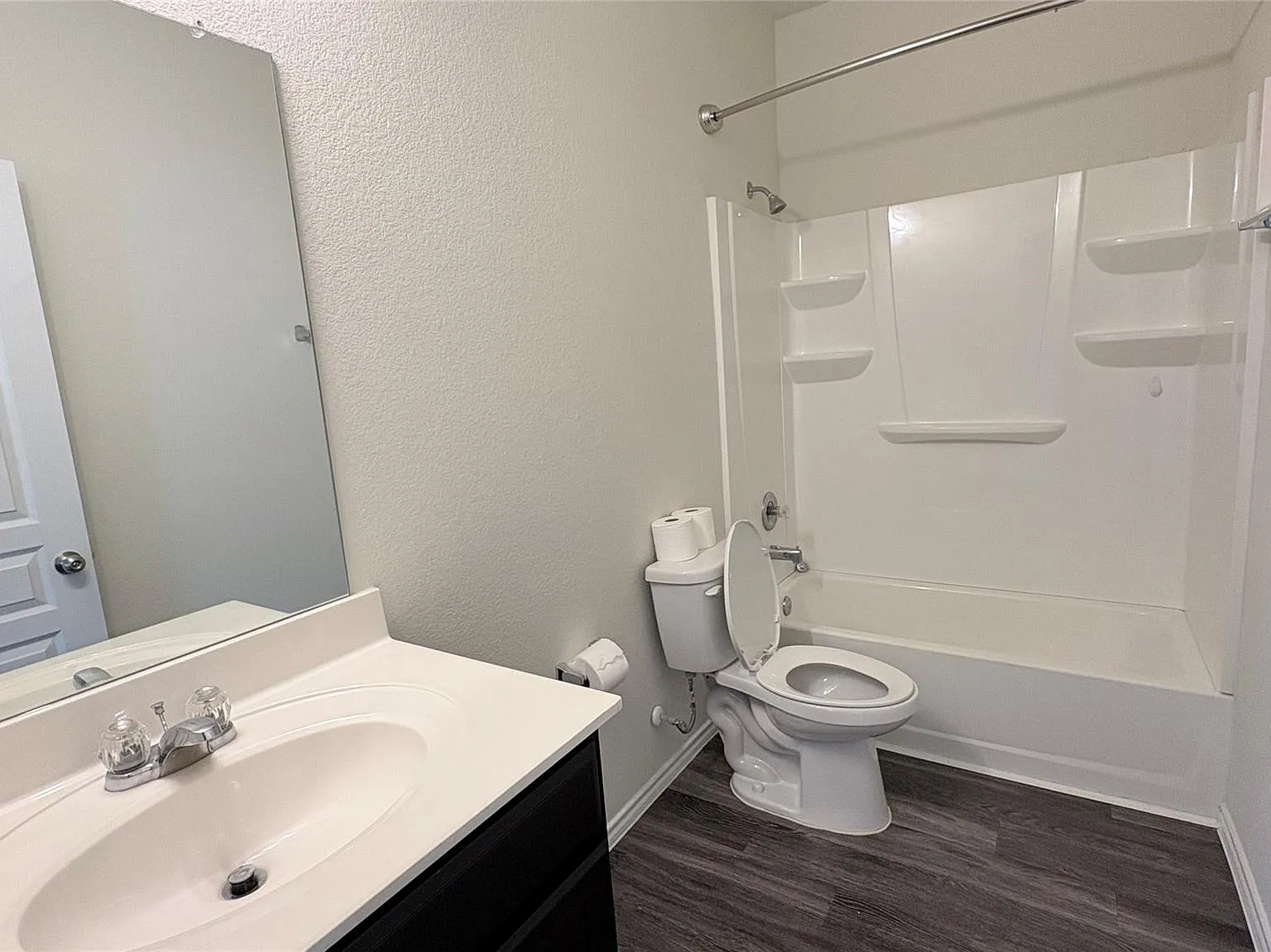 3 bed, 2.5 bath, 1700 sqft, $2,100 — Photo 3