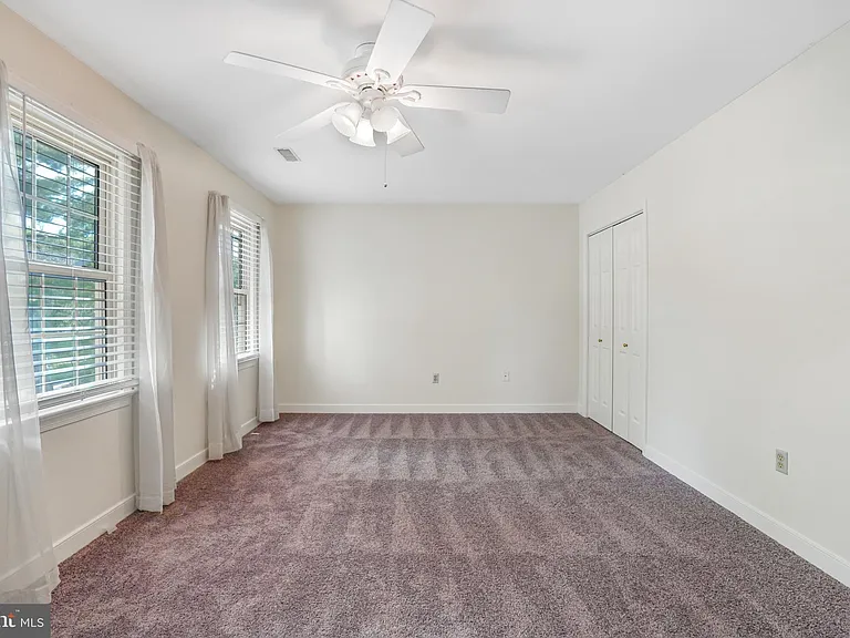 629 Lancaster St — Photo 32