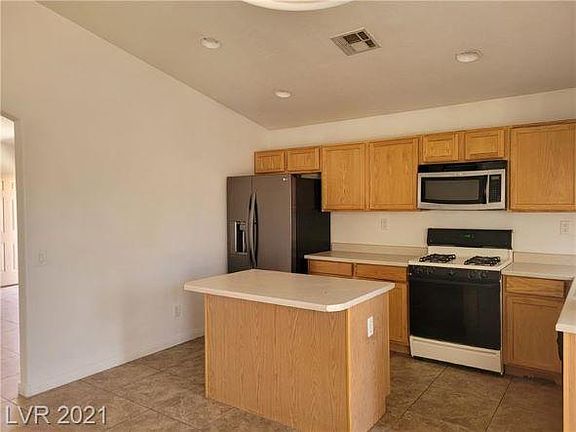 3rd image of 11068 Vallerosa St