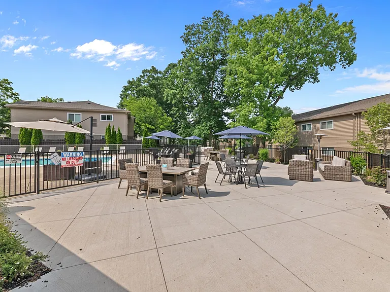Water's Edge Apartments — Photo 22
