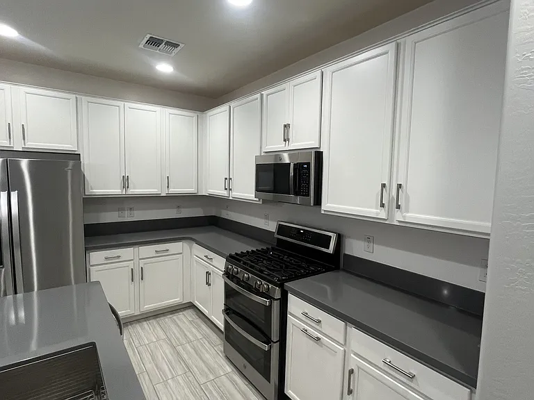 21013 W Almeria Rd — Photo 7