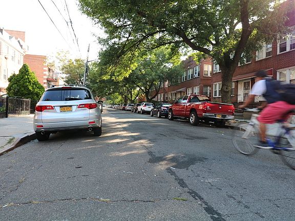 4th image of 83-21 Dongan Ave #2