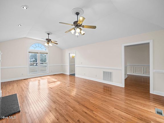 5th image of 103 Seagull Way