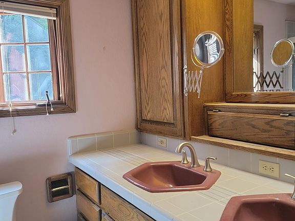 4th image of 870 Woodland Dr #1