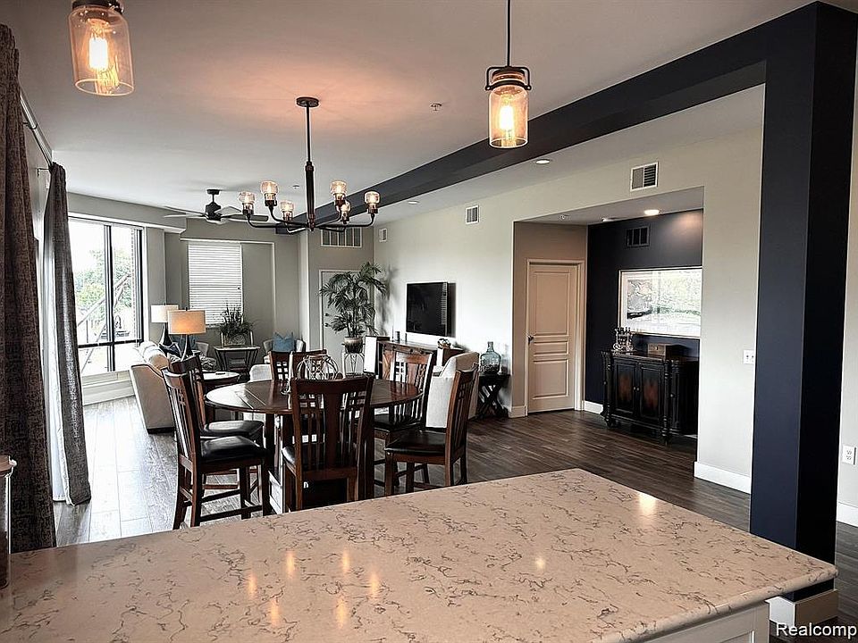 134 N Leroy St Unit 208, photo 5