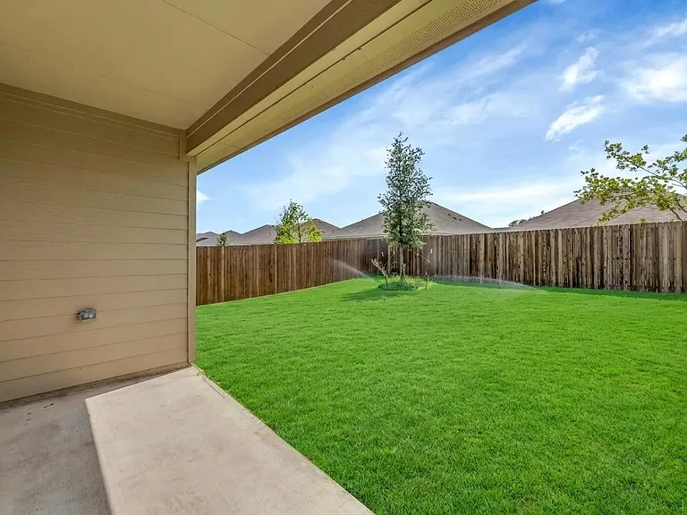 8425 Honeylocust St — Photo 27