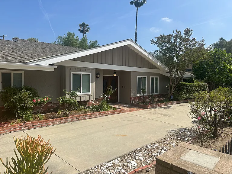 10126 Valley Circle Blvd — Photo 2
