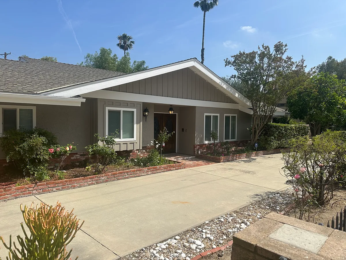 Building Photo - 10126 Valley Circle Blvd