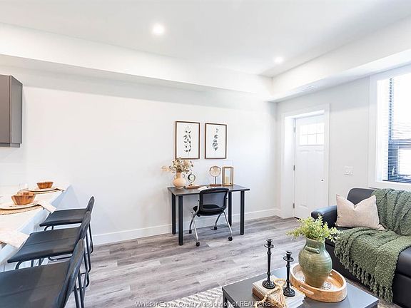 5th image of 930 Marion Ave #101