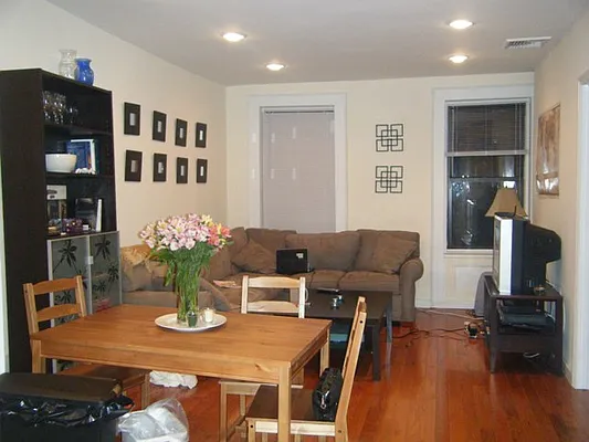 Rented by Lily Insogna, LREB | media 8