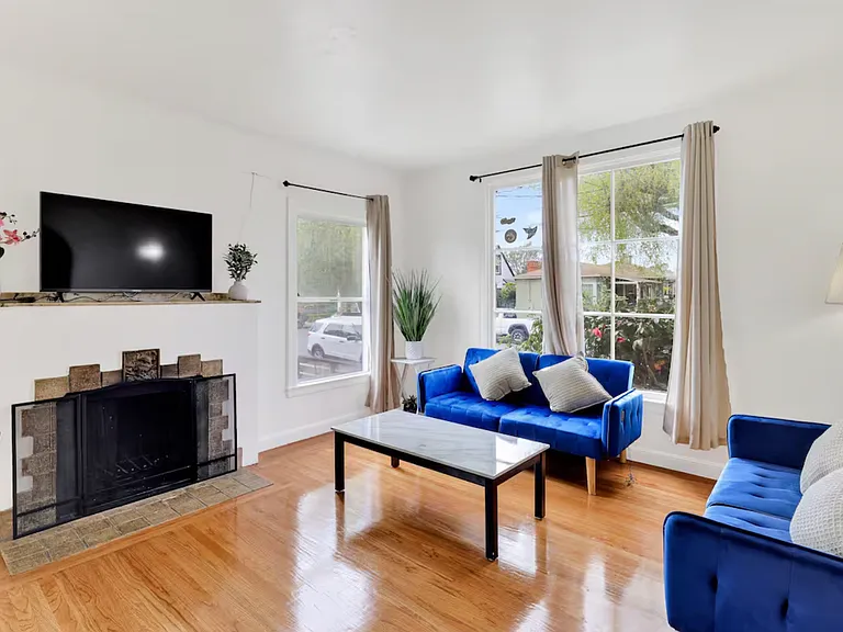 271 W Broadmoor Blvd — Photo 1