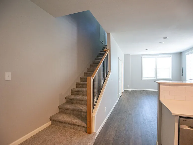 7100 N Greenwich Ave — Photo 6