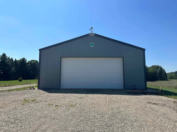 E1557 McCrossen Rd, Waupaca, WI 54981