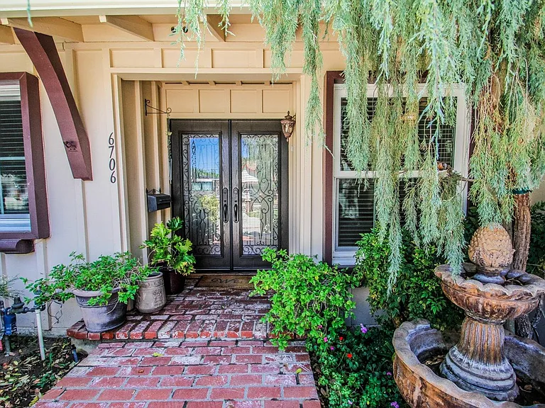 6706 Capistrano Ave — Photo 2