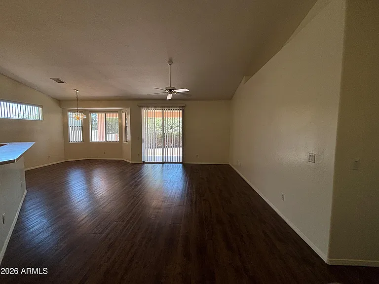 1083 S Viejo Dr — Photo 2