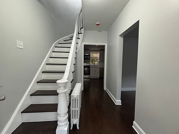 2nd image of 110 Derby Ave