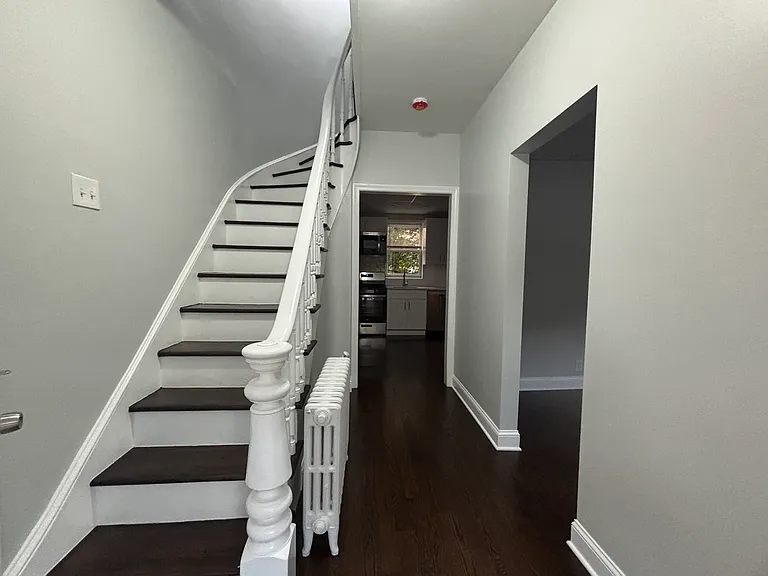 110 Derby Ave — Photo 2