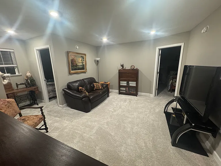 1114 Middlefield Rd — Photo 8