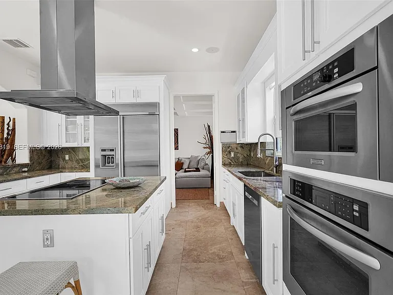 2143 N Bay Rd — Photo 36