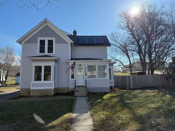 405 S Main St, Fayette, IA 52142