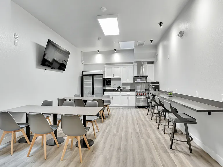 Private Room in 2 Bed 1 Bath Apartment. — Photo 7