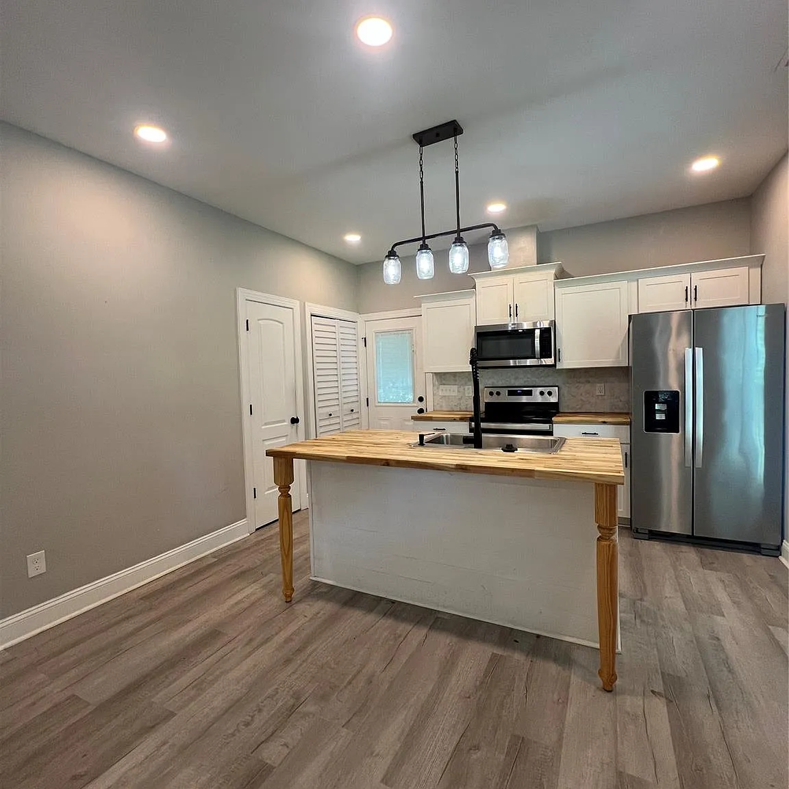 3 bed, 2.0 bath, $1,599 — Photo 4