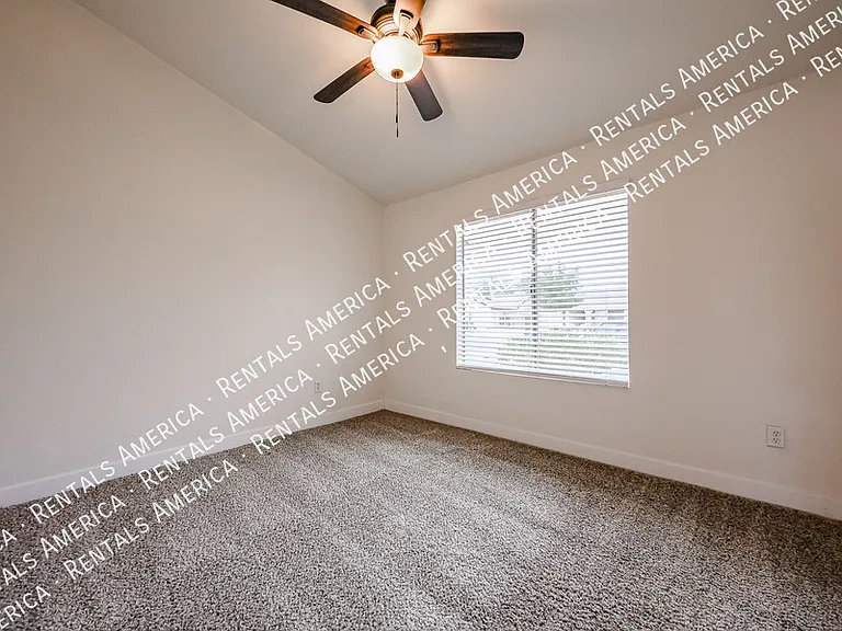 2842 E Irwin Ave — Photo 21