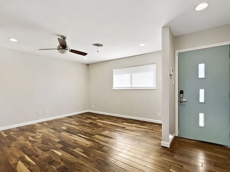 5716 Wellington Dr — Photo 3
