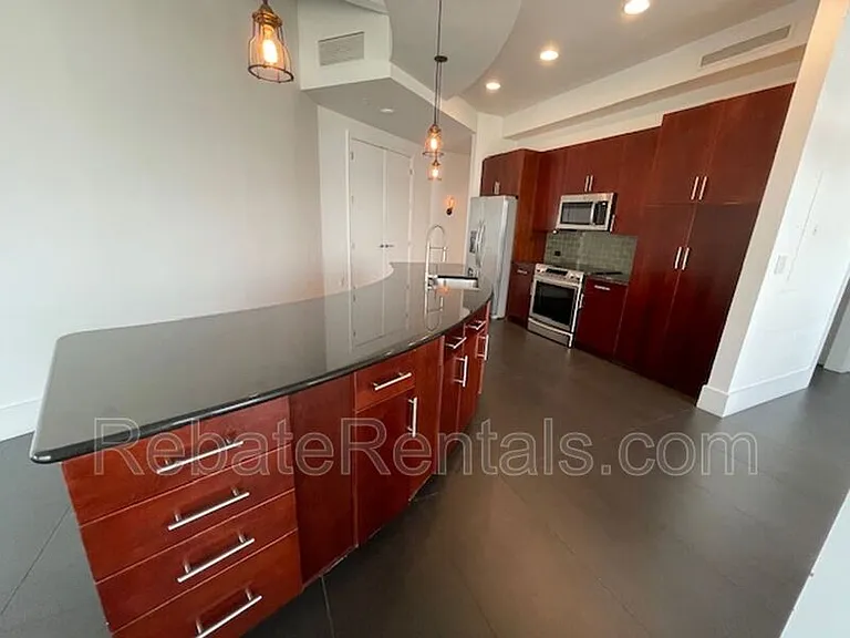 320 N 1st St #813 — Photo 8