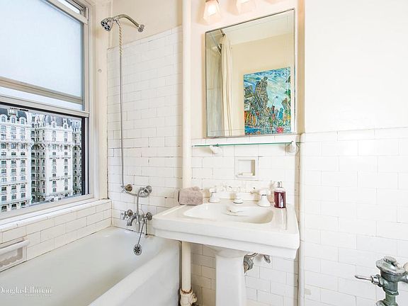 4th image of 2138 Broadway #14D