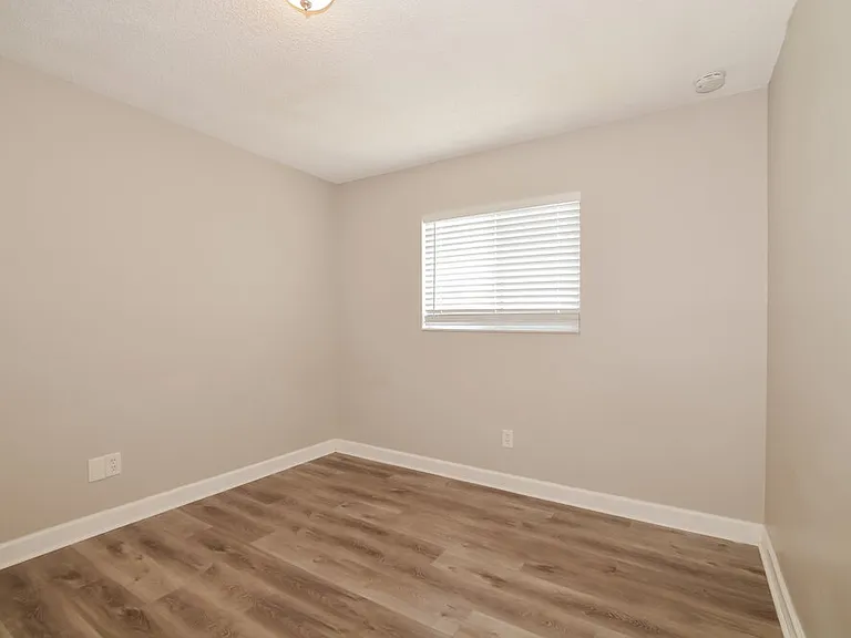 426 Iowa Woods Cir E — Photo 11
