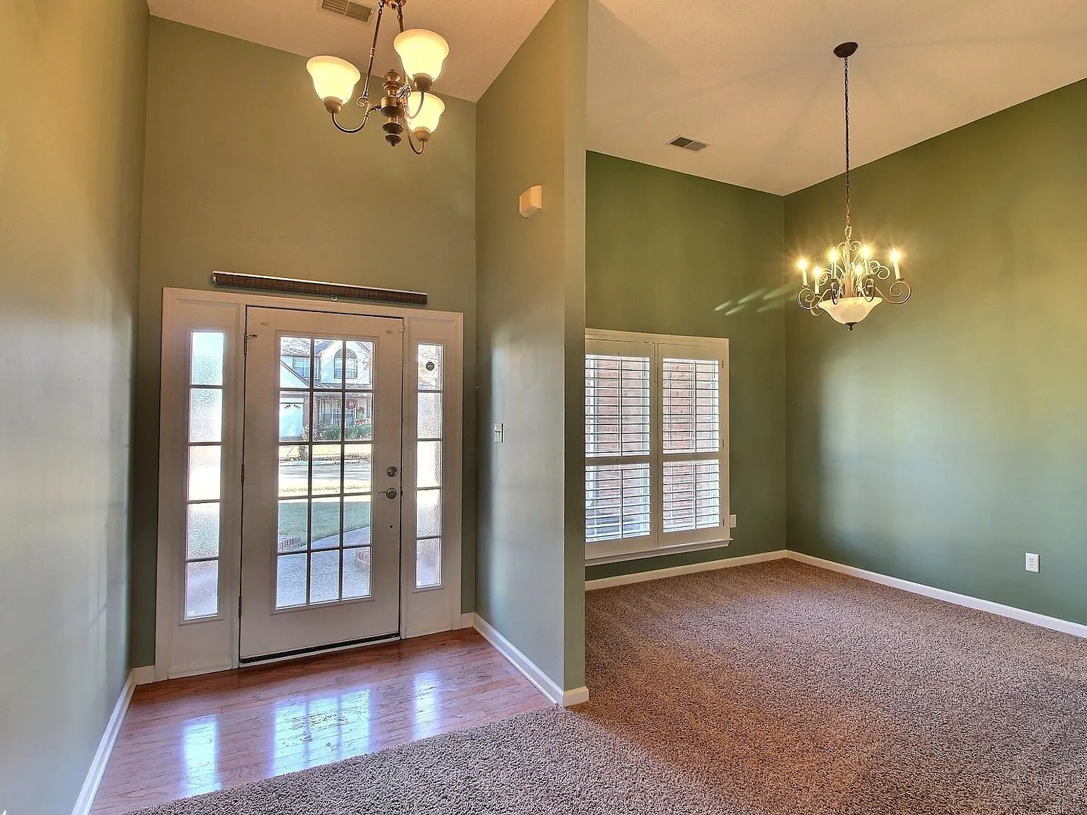 3 bed, 3.0 bath, 2507 sqft, $2,500 — Photo 2