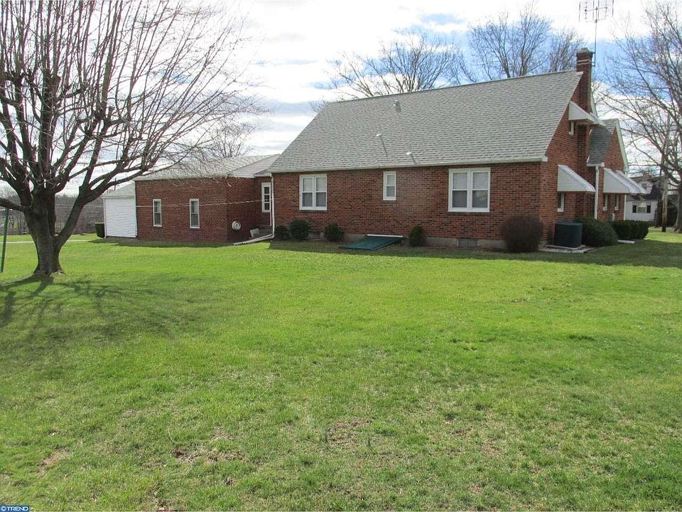 2nd image of 2320 Milford Square Pike