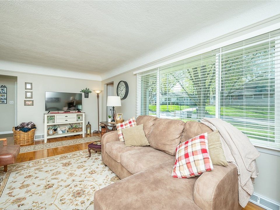 37093711 Marianna Trl, Des Moines, IA 50310 Zillow