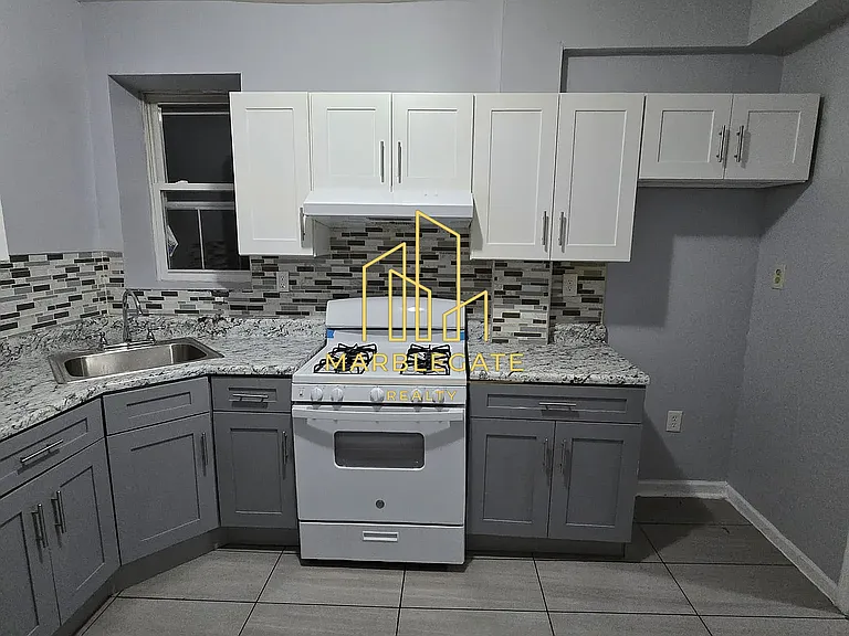 310-312 14th Ave #55 — Photo 2