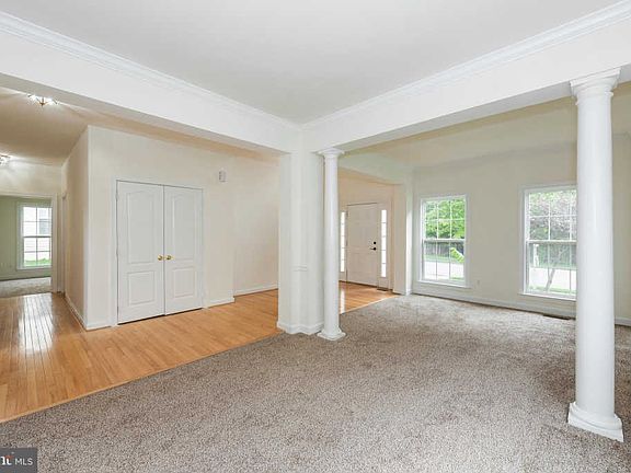 4th image of 1216 Colonial Park Dr